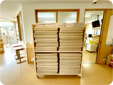 20セットが入るスッキリ収納棚で場所を取らない！